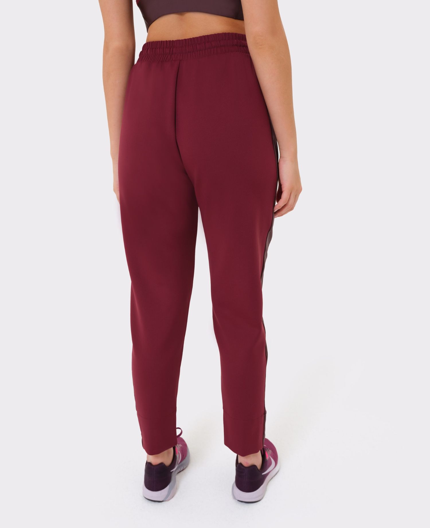 main product photo Daring Joggers Bordeaux - Women