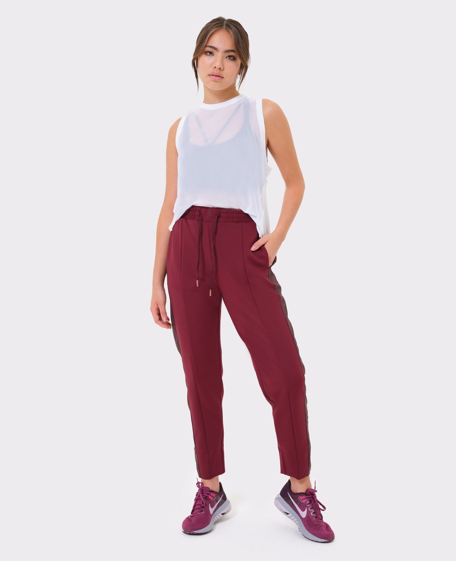 main product photo Daring Joggers Bordeaux - Women