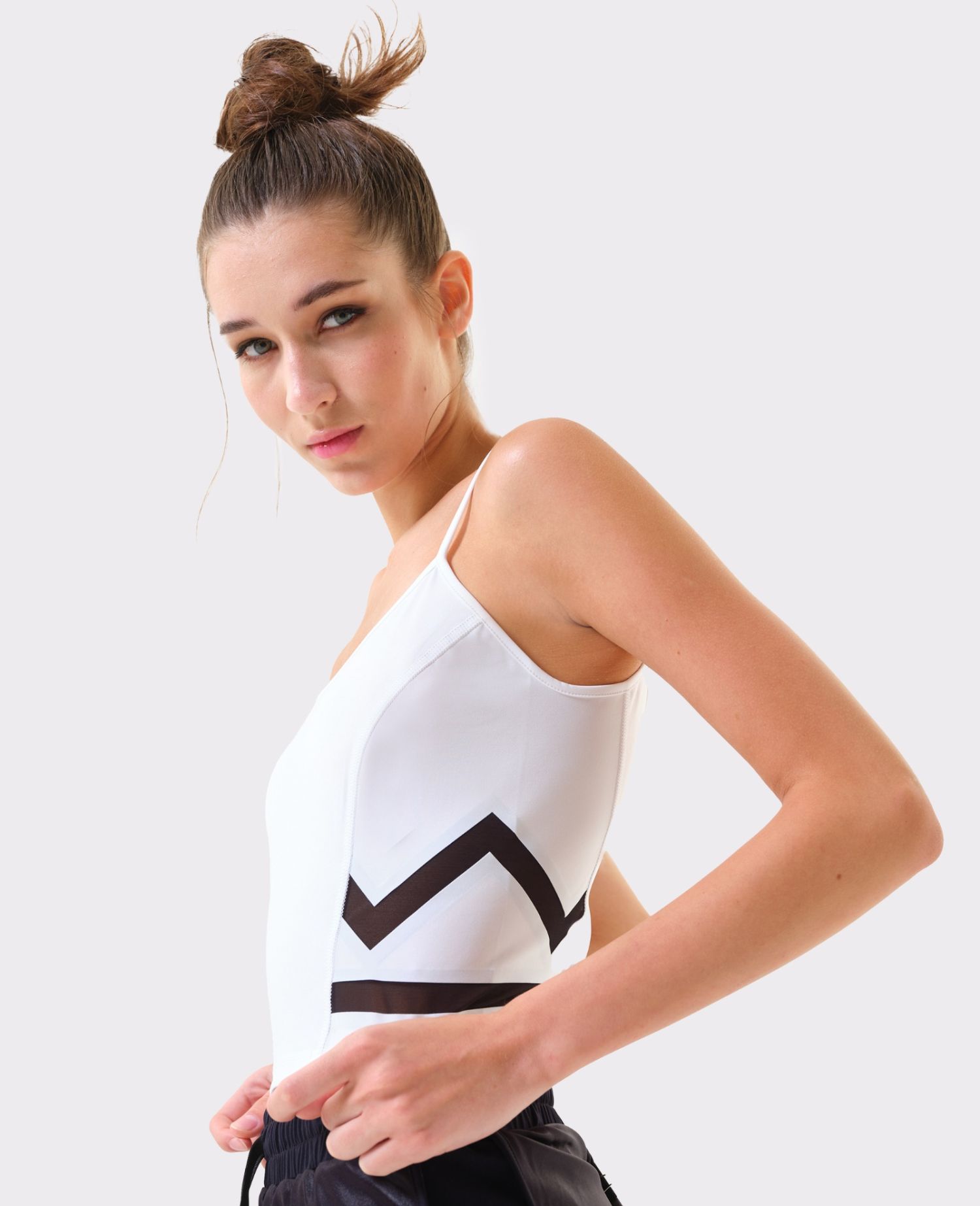 main product photo Essential Crop Top Bianco