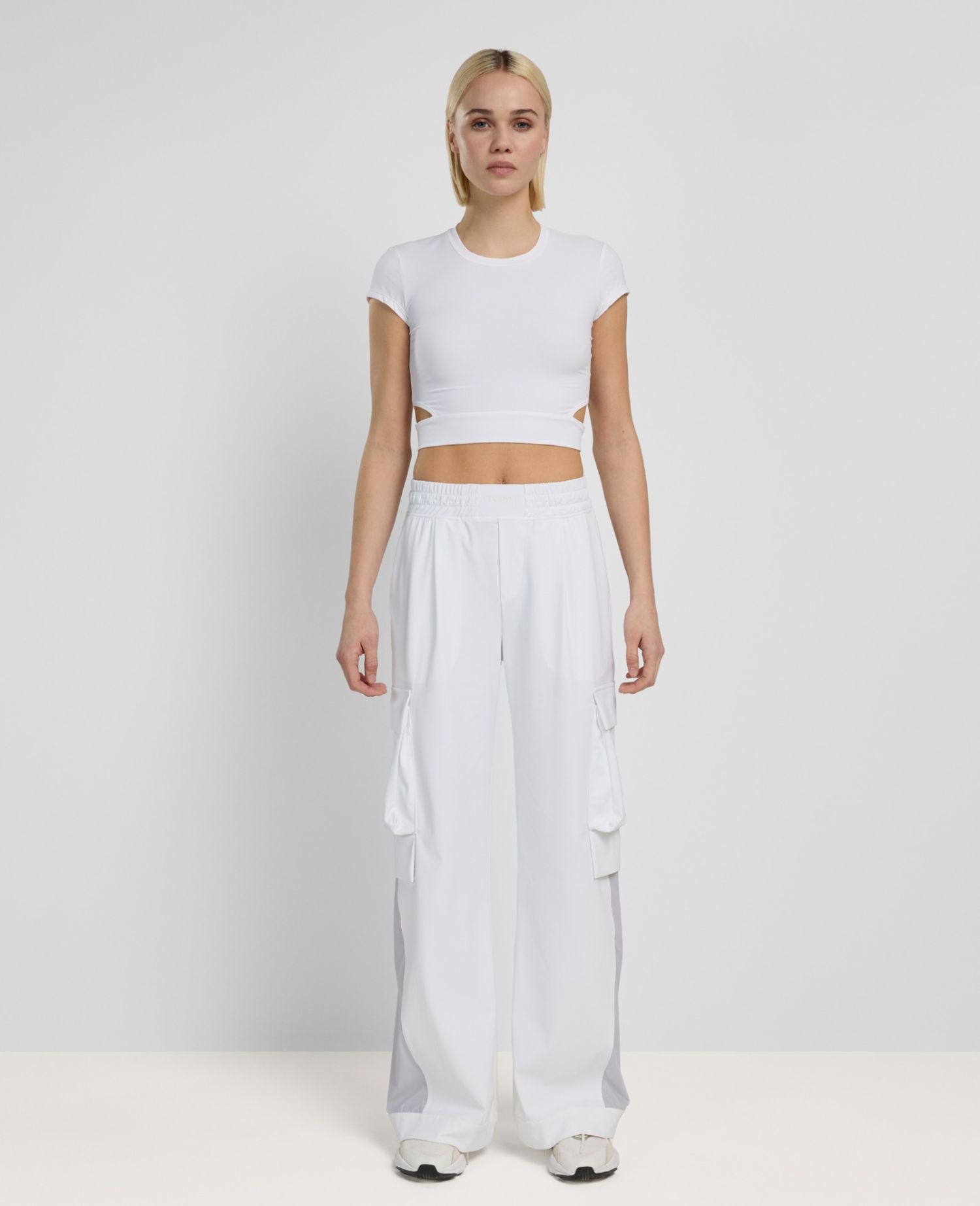 main product photo Essential Crop T-Shirt Bianco