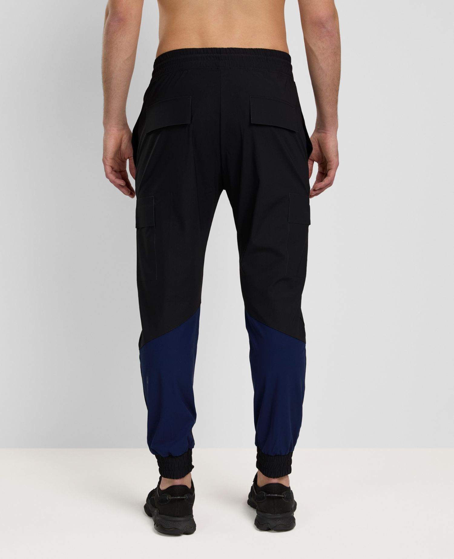main product photo Essential Trousers Black