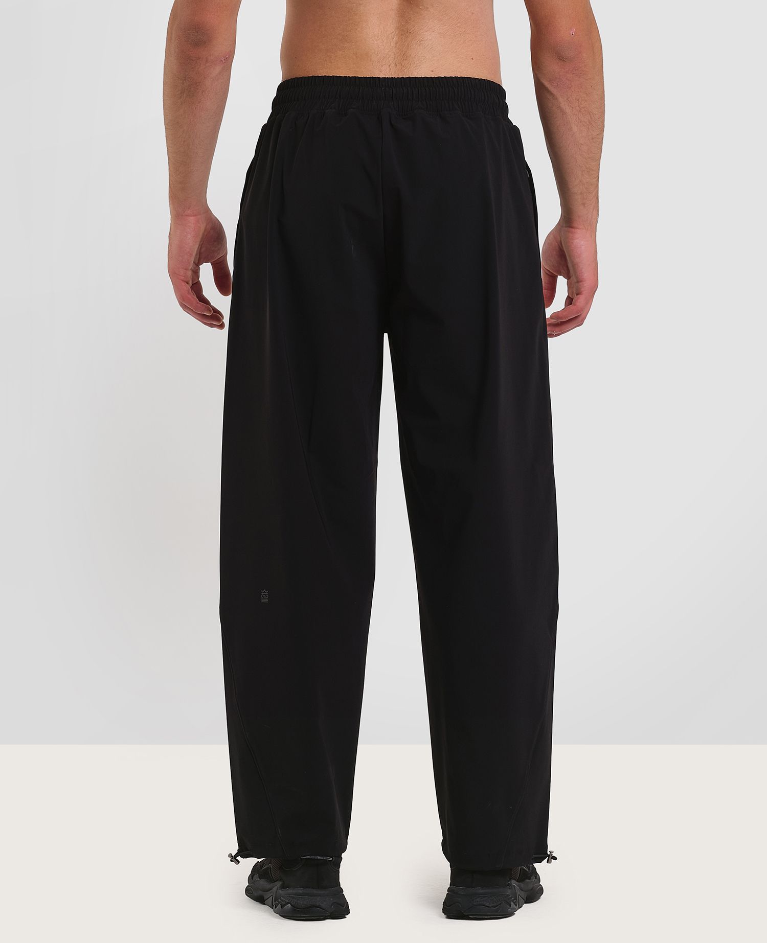 main product photo Outline Toggle Joggers Nero