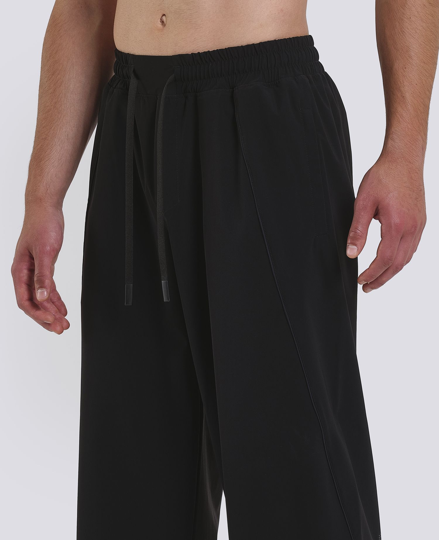 main product photo Outline Toggle Joggers Nero