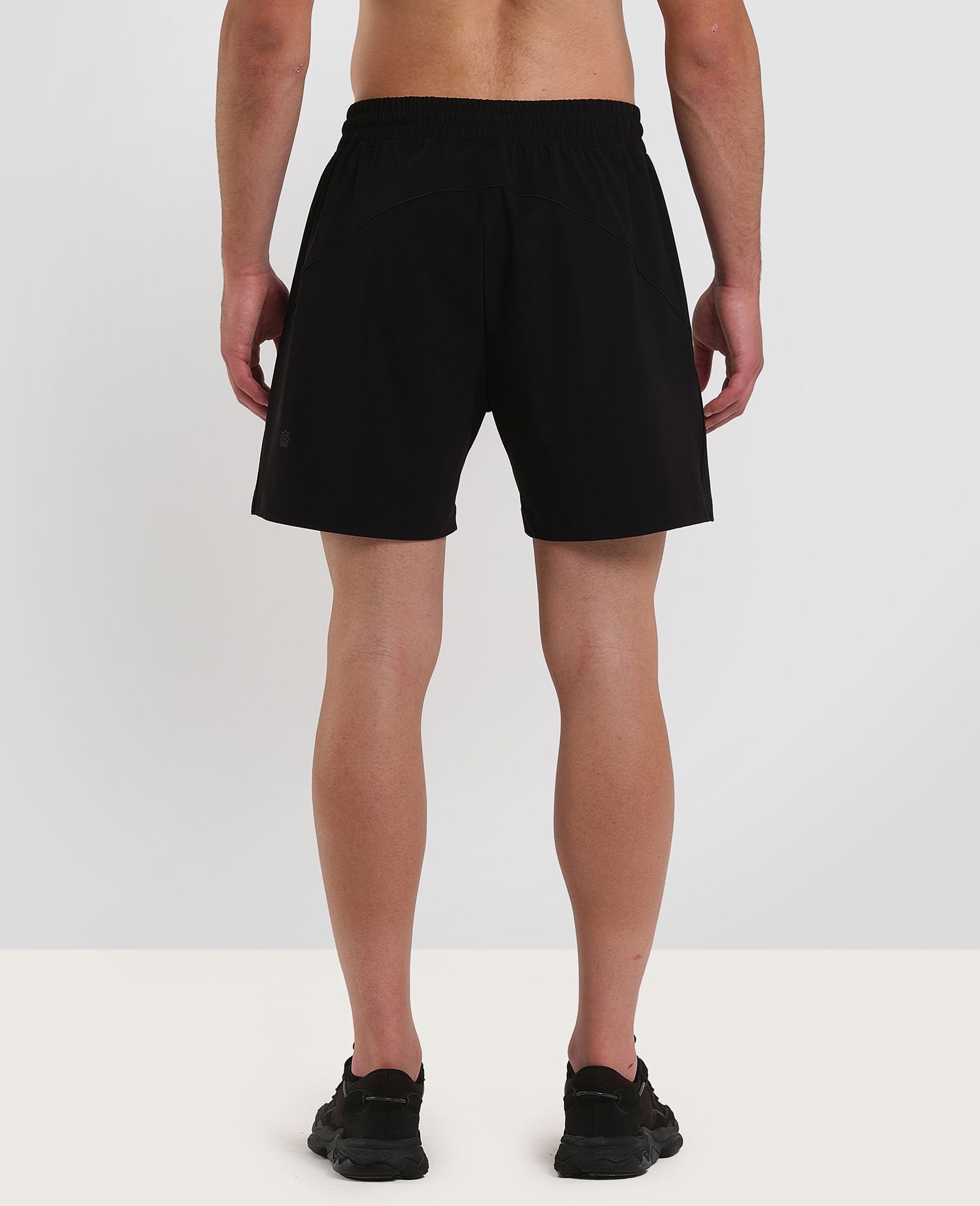 main product photo Outline Training Shorts Nero