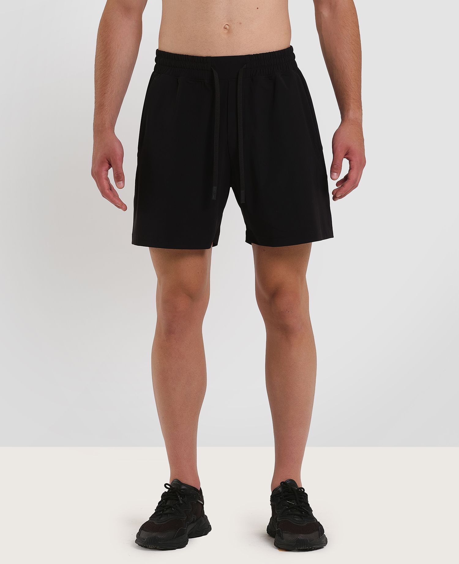 Outline Training Shorts Nero