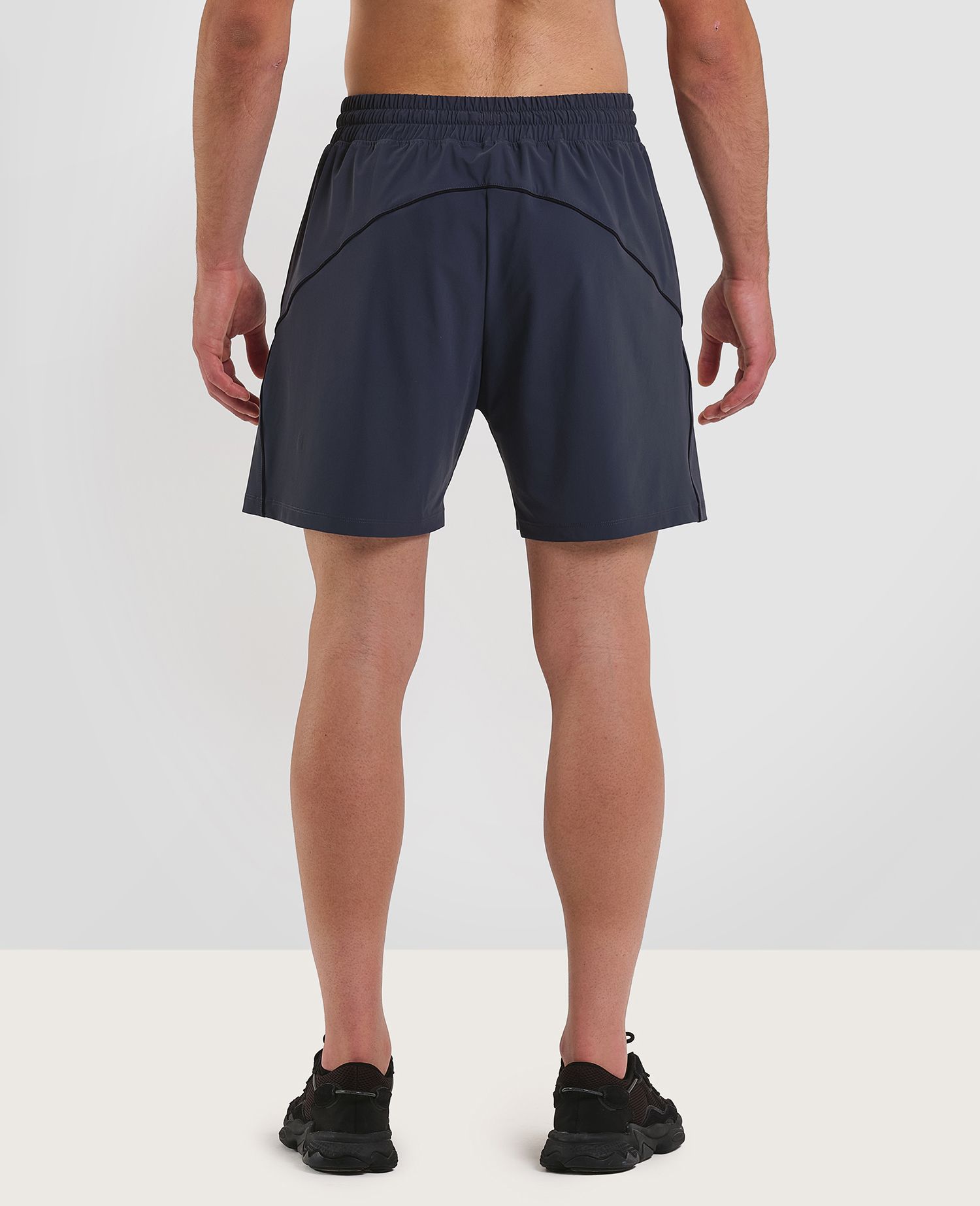 main product photo Outline Training Shorts Grigio