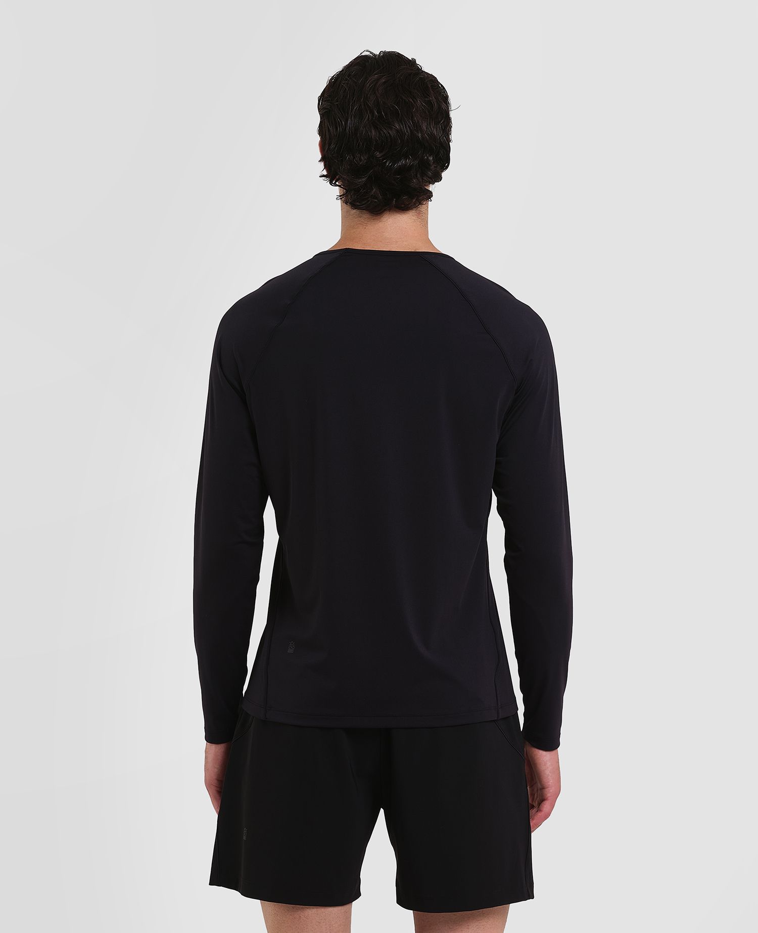 main product photo Outline Longsleeved T-shirt Nero