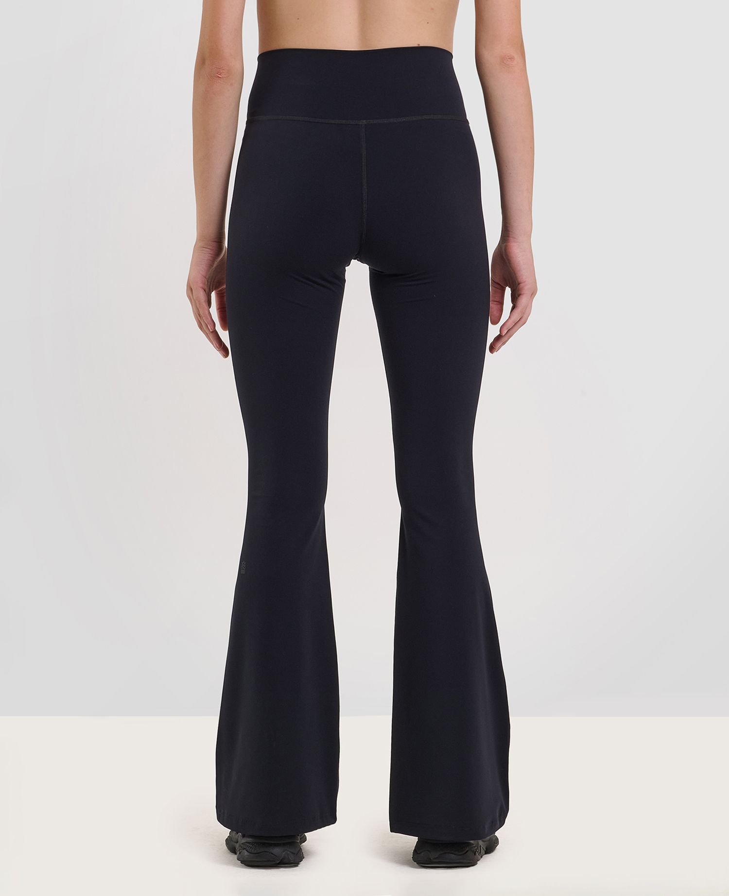 main product photo Signature Flared Leggings Nero