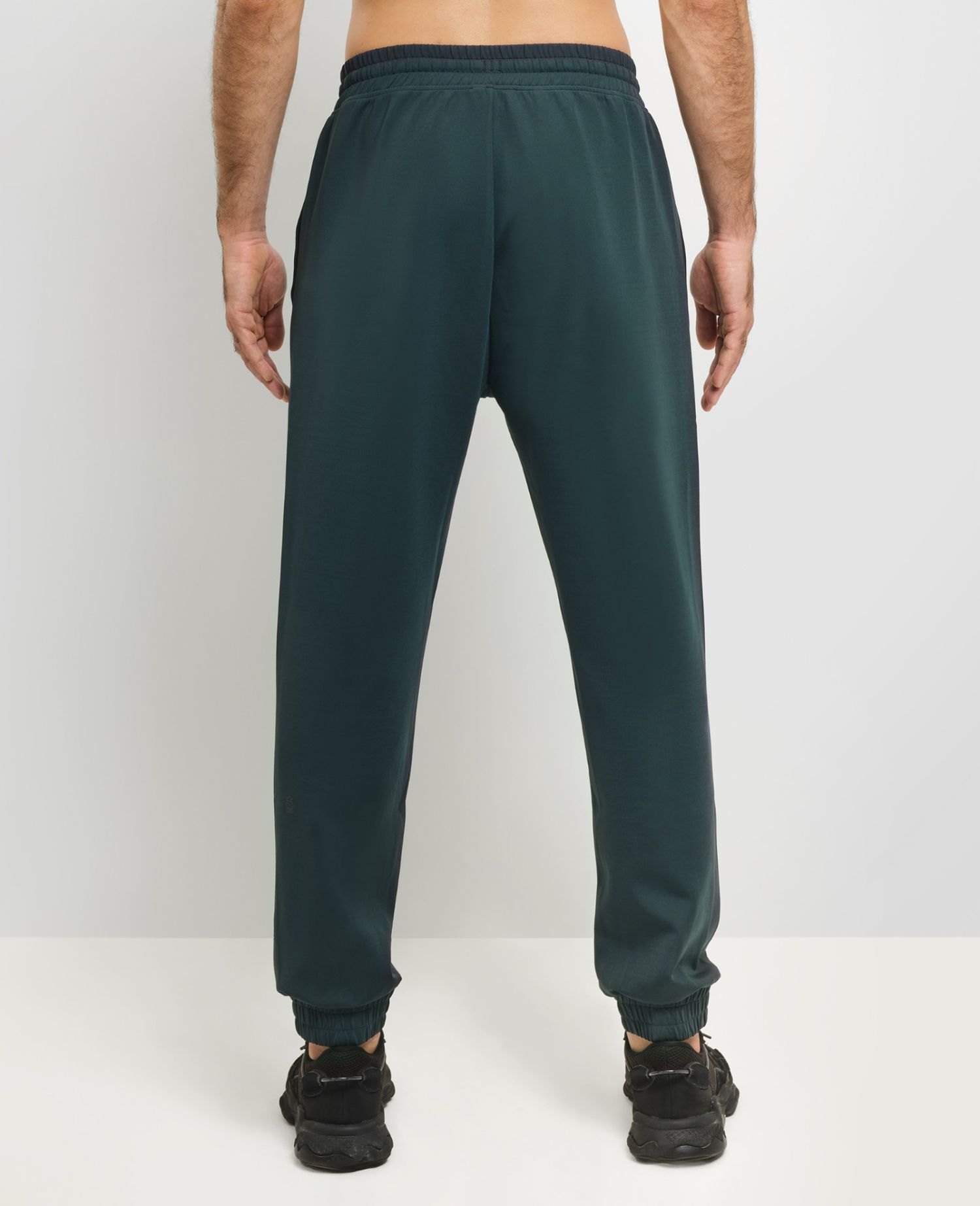 main product photo Piping Joggers Green