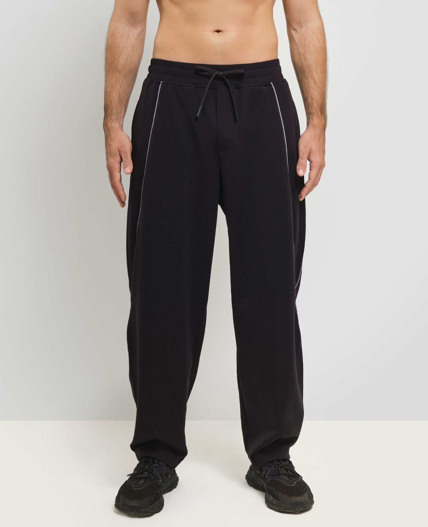 Piping Relaxed-fit Trousers Black