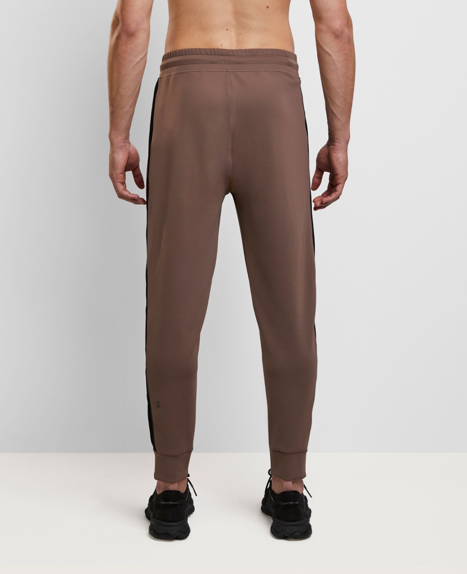 main product photo Daring Joggers Light Brown