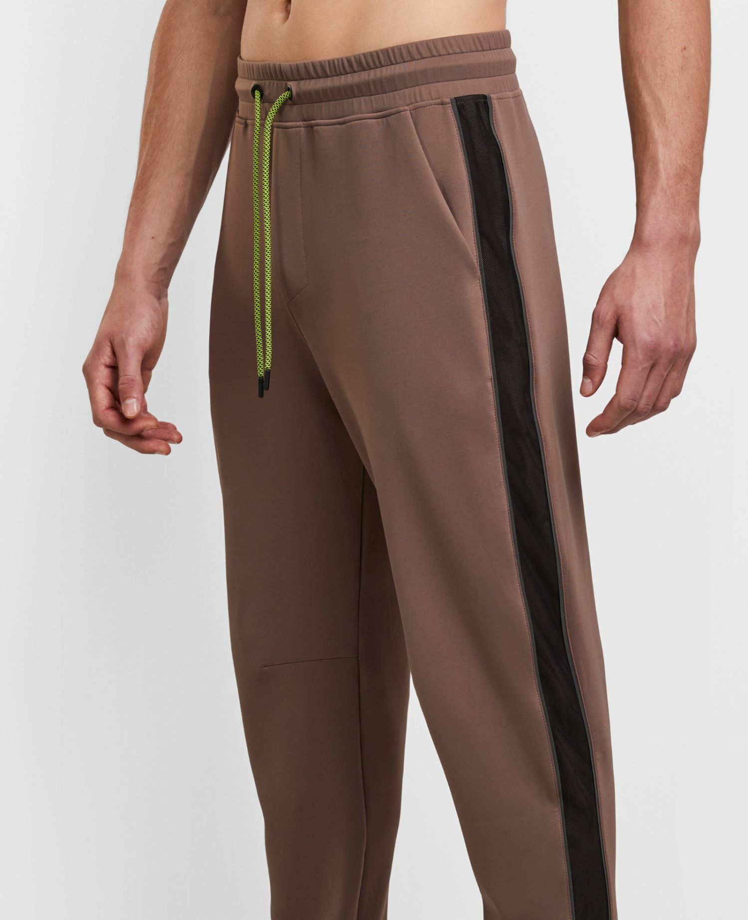 main product photo Daring Joggers Marrone chiaro