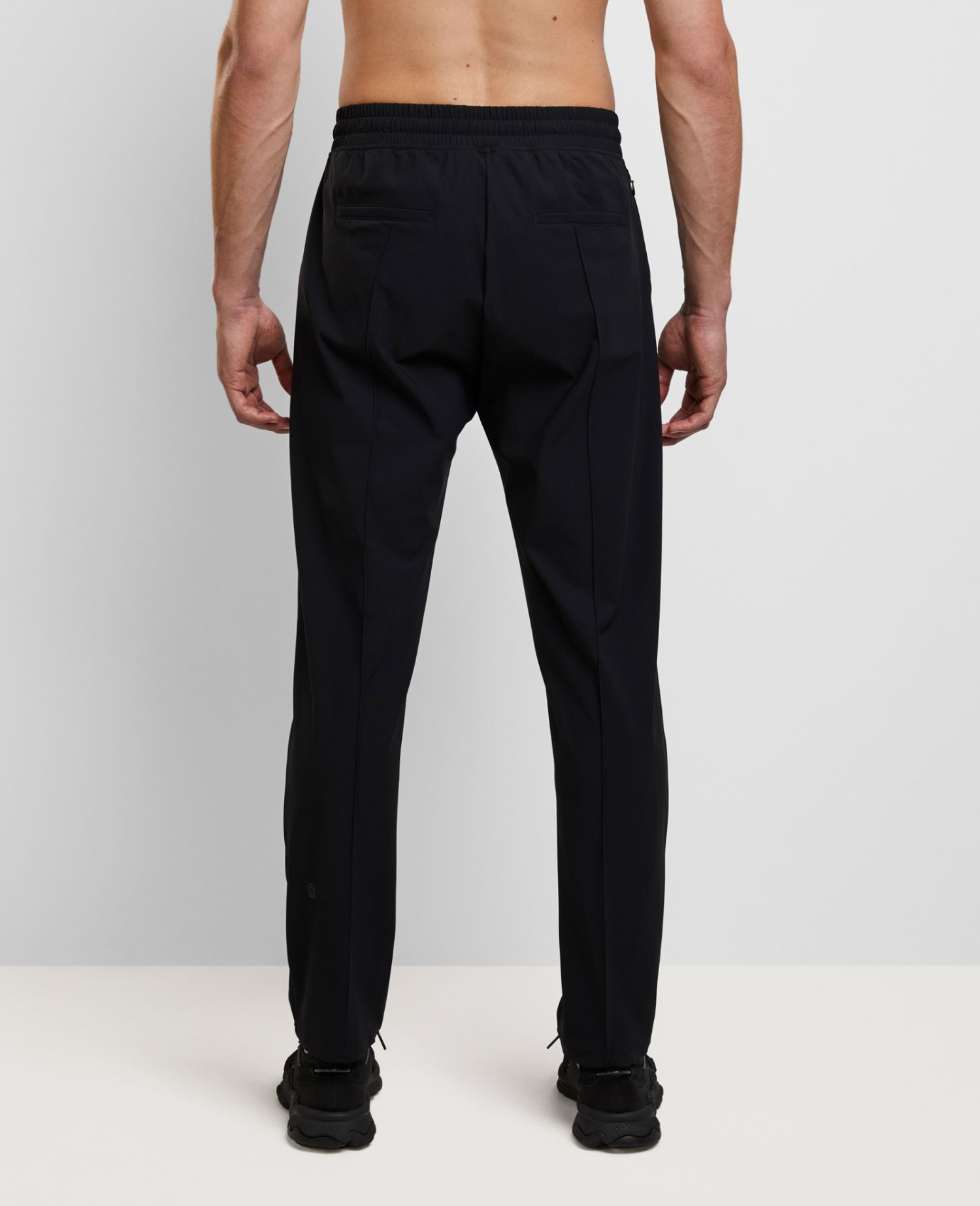 main product photo Essential Casual Trousers Black - Man