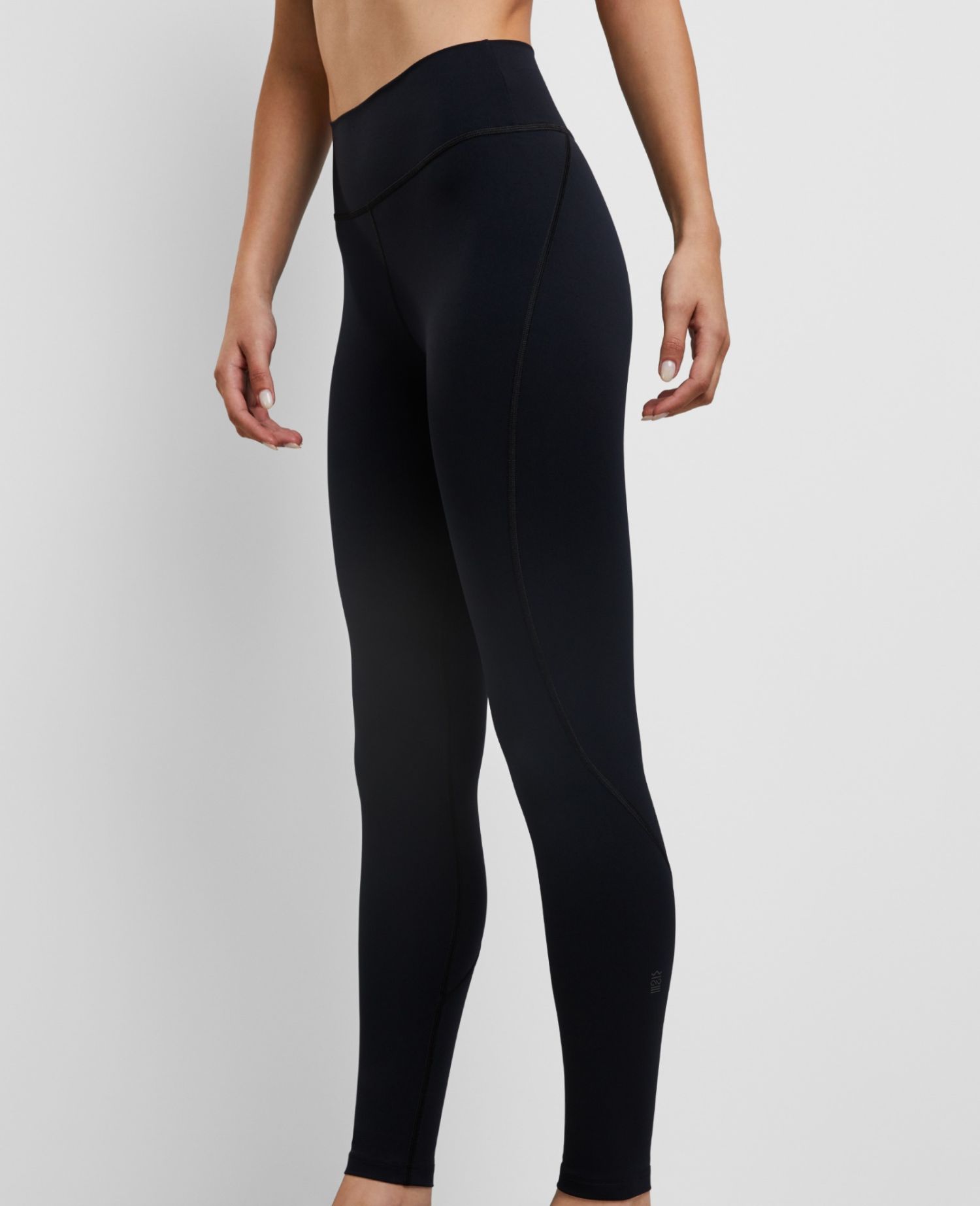 main product photo Essential Everyday Leggings Black - Women