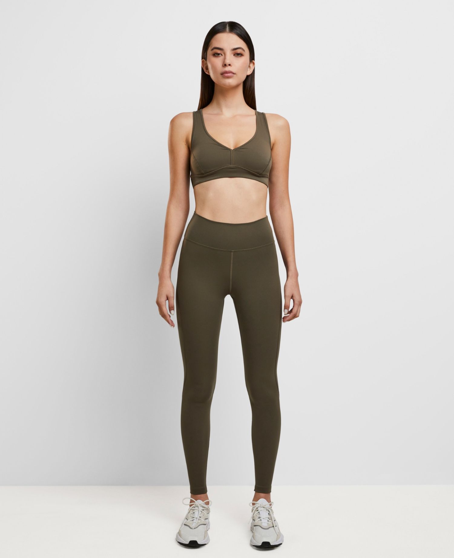 main product photo Essential Everyday Leggings Verde scuro