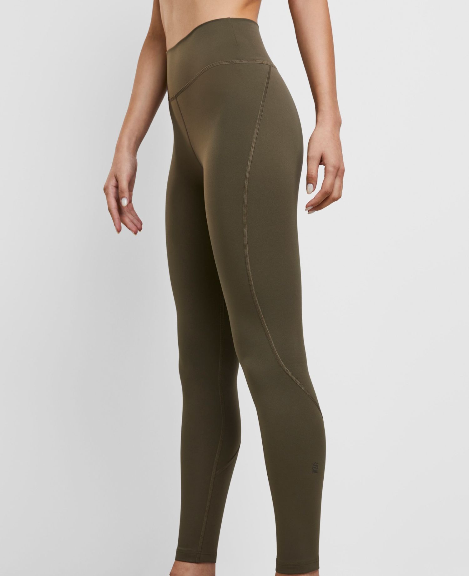 main product photo Essential Everyday Leggings Verde scuro