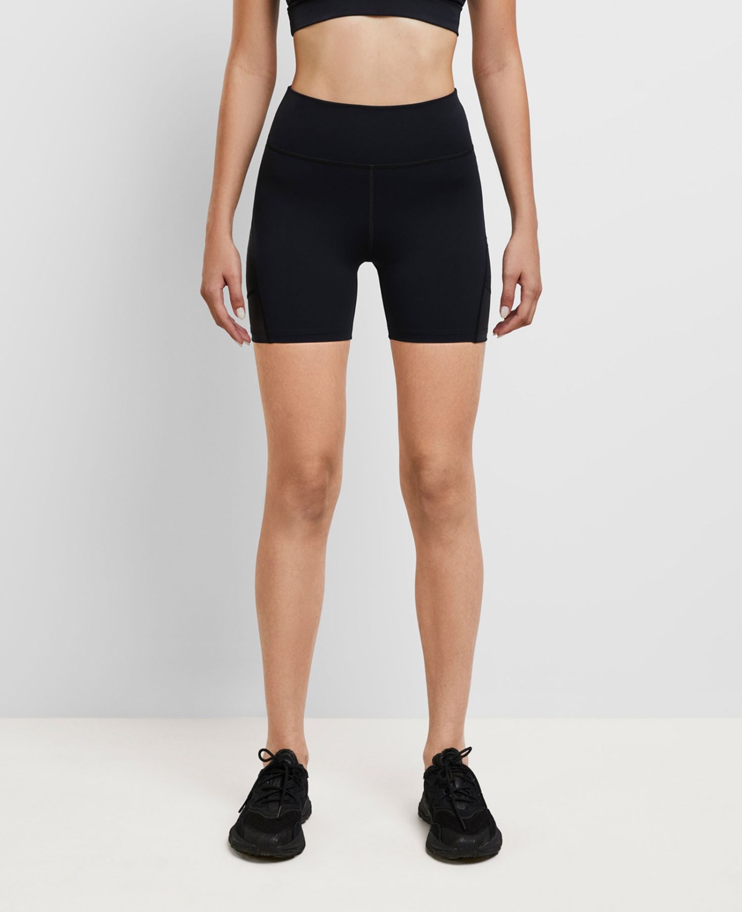 Daring Shorts 4" Black - Women