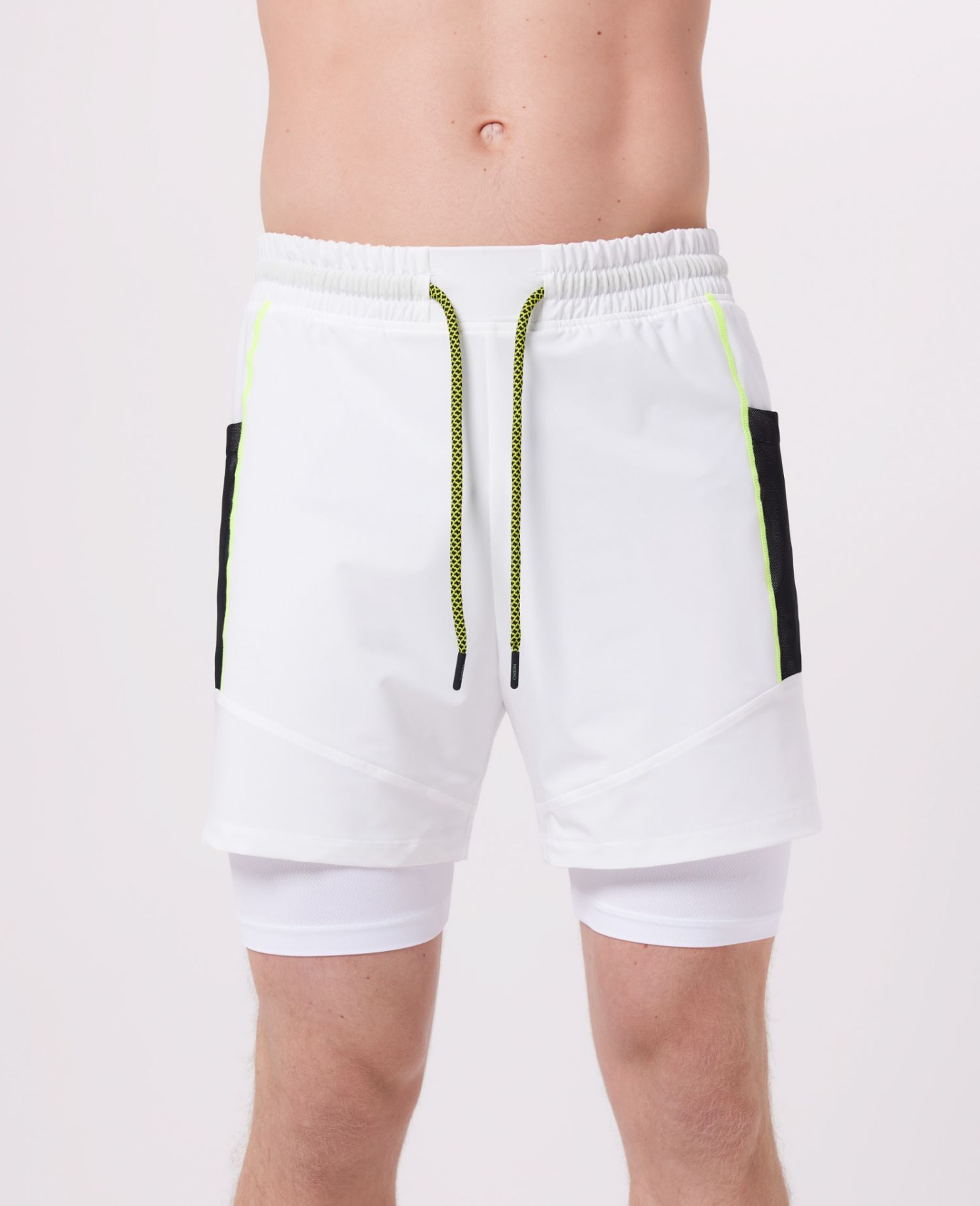 Daring Lined Shorts Bianco